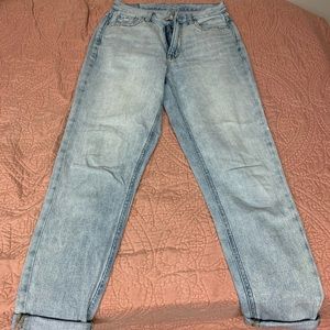 Light wash mom jeans